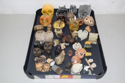 Lot 92 - A collection of various ceramic, glass and...