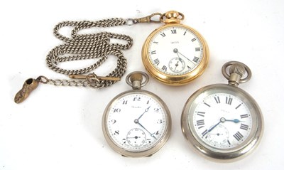 Lot 238 - A mixed lot of three pocket watches, makers to...