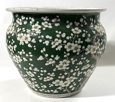 Lot 225 - A Chinese porcelain jardiniere, late 19th...