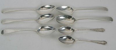 Lot 114 - Mixed Lot: Seven hallmarked silver teaspoons,...