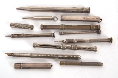 Lot 130 - Mixed Lot: Two hallmarked silver carpenter...