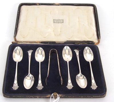 Lot 187 - A cased George V set of silver teaspoons and...