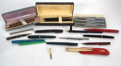Lot 138 - Mixed Lot: Vintage and modern pens to include...