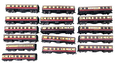 Lot 76 - A collection of various Hornby Dublo 00 gauge...