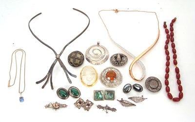 Lot 192 - A mixed lot of jewellery: to include a...