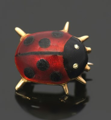 Lot 338 - An 18ct enamelled ladybird brooch, with red...