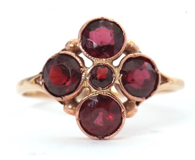 Lot 14 - A garnet ring, with small central garnet...