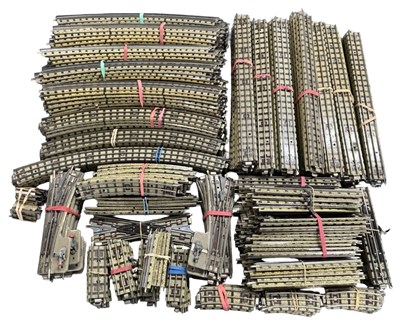 Lot 97 - A large quantity of various Hornby Dublo 00...