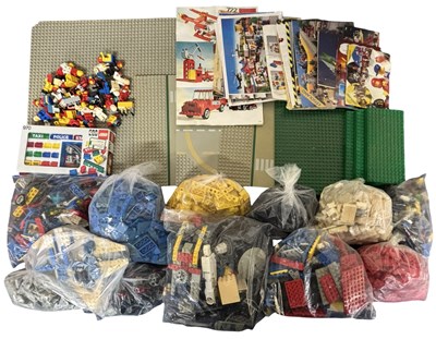 Lot 204 - A collection of vintage Lego, to include...