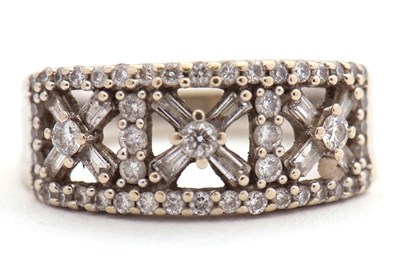 Lot 26 - An 18ct diamond ring, set with round brilliant...