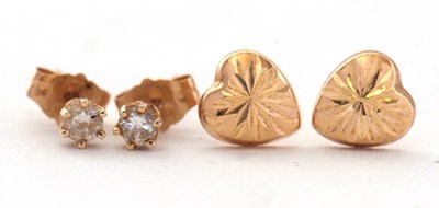 Lot 110 - A pair of diamond earstuds, each approx....