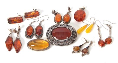 Lot 169 - A mixed lot of jewellery: to include six pairs...