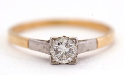 Lot 34 - An 18ct diamond solitaire ring, with a single...