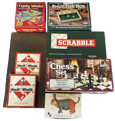 Lot 286 - A collection of vintage board games, to...