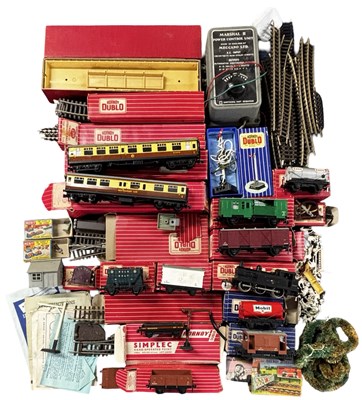 Lot 54 - A collection of various Hornby Dublo 00 gauge...