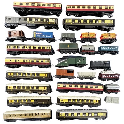 Lot 75 - A collection of various Hornby, Triang etc 00...