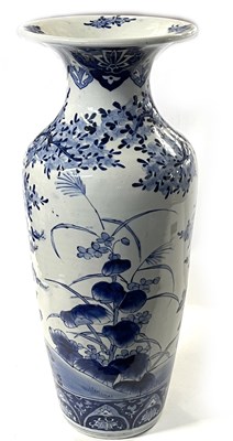Lot 226 - An impressive Japanese porcelain vase, Meiji...