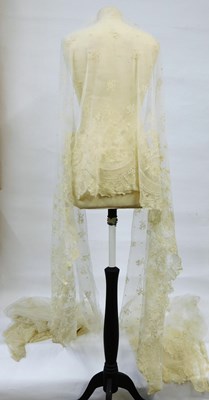Lot 113 - A length of early 20th century machine made...