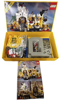 Lot 200 - LEGO: Set 6276 Eldorado Fortress (1989), with...