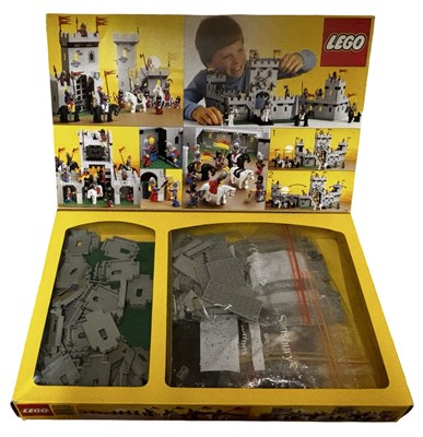 Lot 201 - LEGO: Set 6080 King's Castle (1984) With...