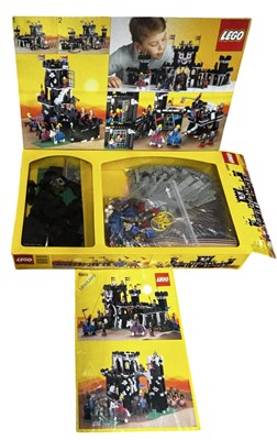 Lot 199 - LEGO: Set 6085 Black Monarch's Castle (1988)...