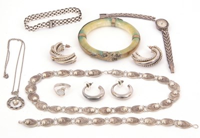 Lot 278 - A mixed lot: to include a silver brick link...