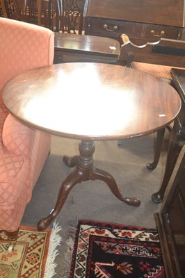 Lot 535 - A George III mahogany supper table with...