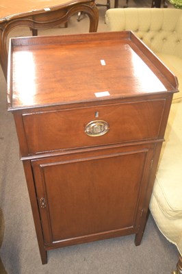 Lot 572 - A Georgian mahogany bedside cabinet with...