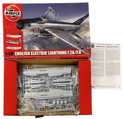 Lot 206 - A boxed 1:48 scale Airfix aviation building...