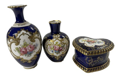 Lot 292 - Heart shaped Royal Crown Derby box and cover,...