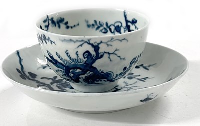 Lot 301 - 18th Century Worcester porcelain tea bowl and...
