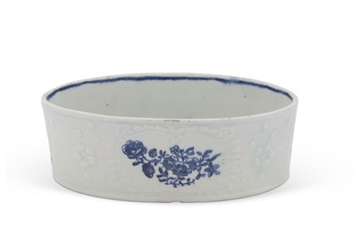 Lot 47 - A Lowestoft porcelain oval potting pot with...