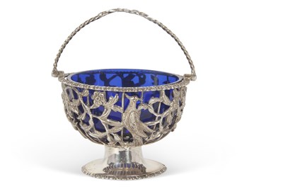 Lot 295 - A George III small silver pedestal basket and...