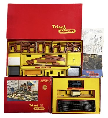 Lot 53 - A large collection of various Triang/Hornby 00...