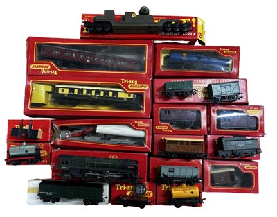 Lot 50 - A mixed collection of various boxed Triang 00...