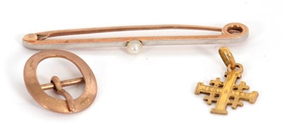 Lot 206 - A mixed lot: to include a cultured pearl bar...
