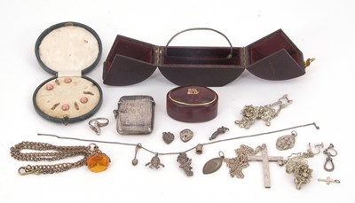 Lot 277 - A quantity of silver and white metal jewellery,...