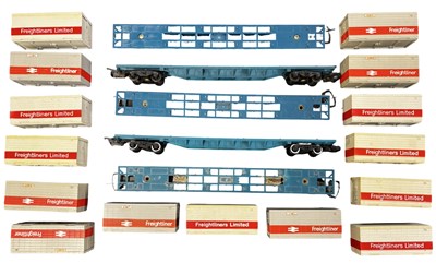 Lot 74 - A collection of 00 gauge freight bogies and...