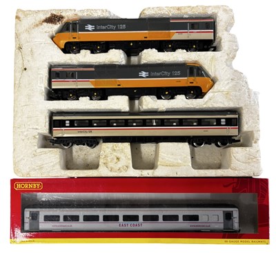 Lot 15 - A Hornby 00 gauge Intercity 125 set together...