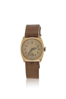 Lot 318 - A 9ct gold cushion cased gents wristwatch...