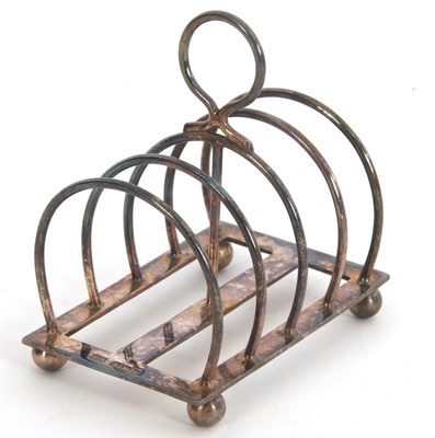 Lot 26 - A George V small silver toast rack of five...
