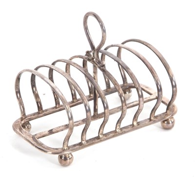 Lot 31 - A George V silver toast rack of seven hoop...