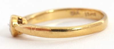 Lot 70 - An 18ct diamond ring, the round brilliant cut...