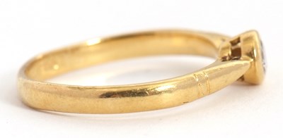 Lot 70 - An 18ct diamond ring, the round brilliant cut...