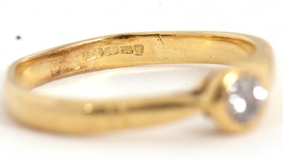 Lot 70 - An 18ct diamond ring, the round brilliant cut...