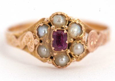 Lot 72 - A mid 19th century 15ct split pearl pearl ring,...