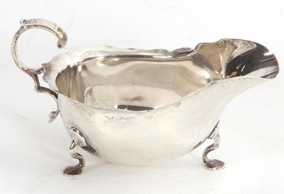 Lot 142 - An Edwardian silver sauce boat of typical form...