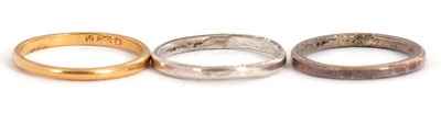 Lot 232 - A wedding indistinctly stamped '22', size O, 2....
