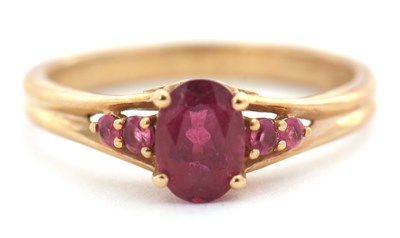 Lot 133 - A 9ct rubelite ring, the central oval rubelite...