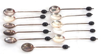 Lot 111 - A cased set of six George V silver bean end...